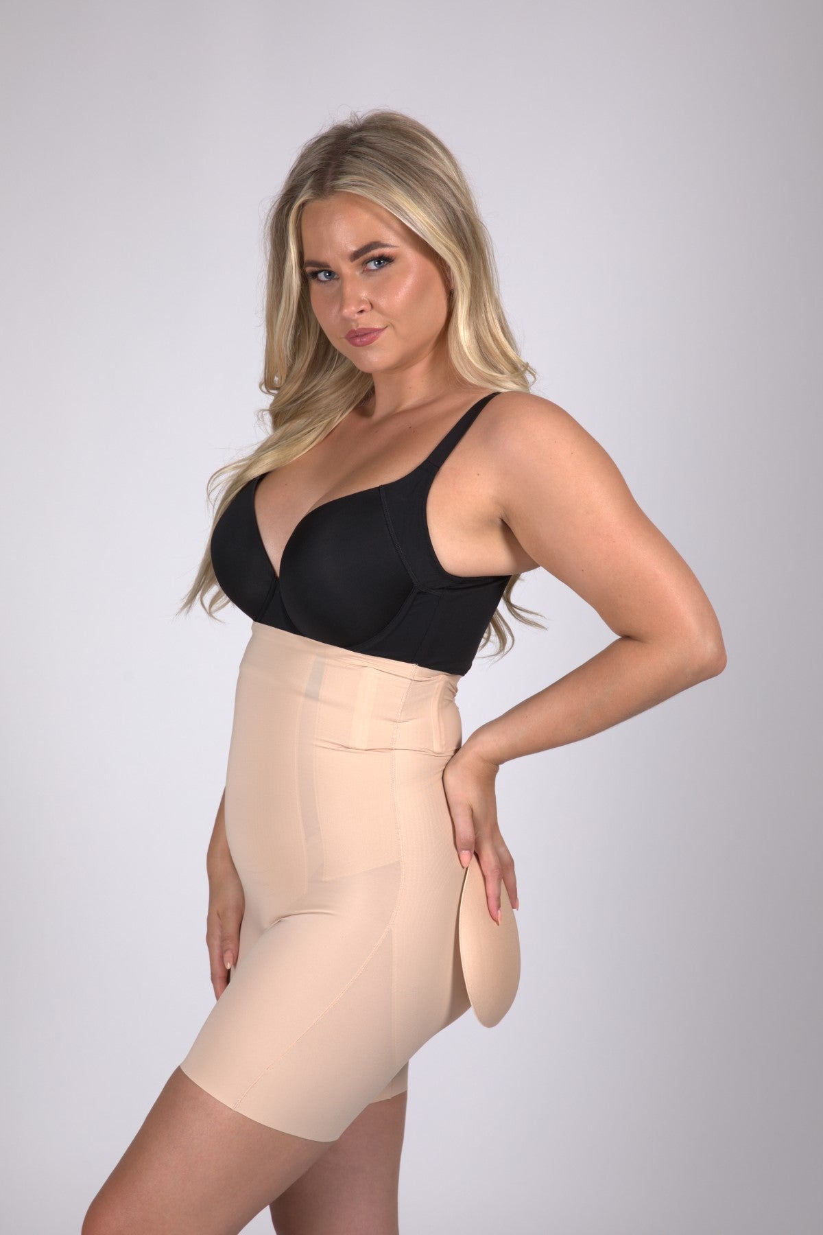Amanda - Naadloze Shaping Short met BBL Pads